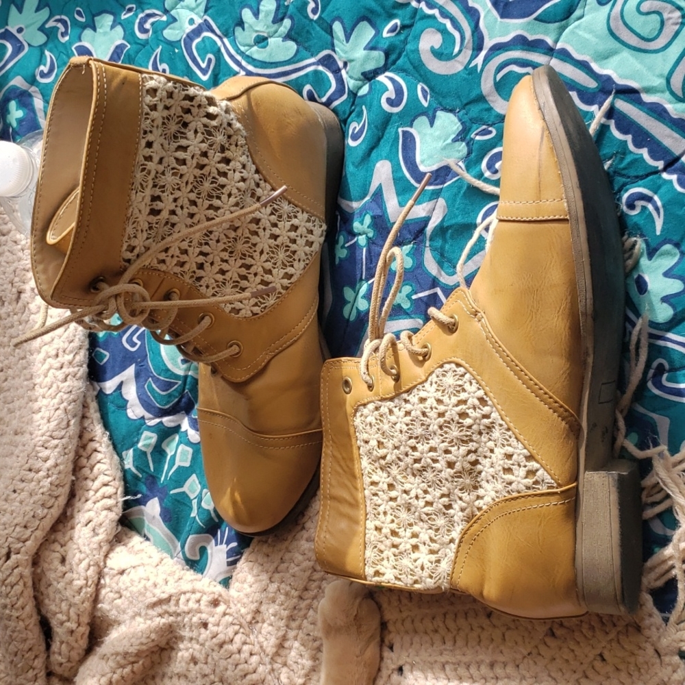 Diba Boots tan size 6